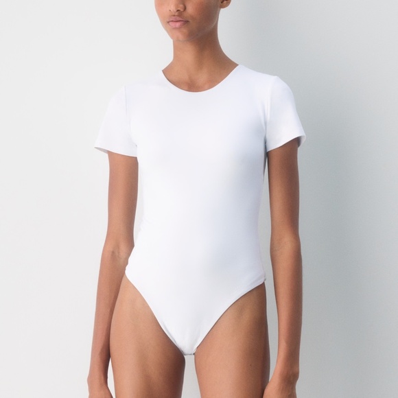 Aritizia Babaton Body Suit - Picture 2 of 2